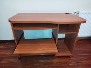 Escritorio con ruedas