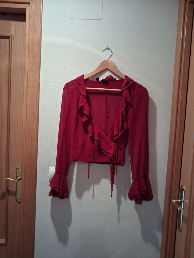 Blusa roja vintage con volantes