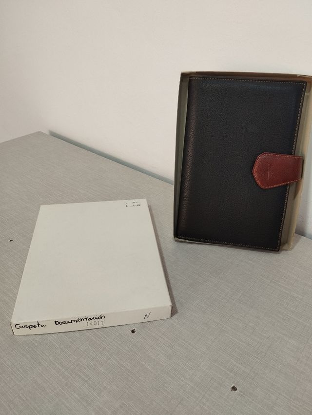 Carpeta documentos coche.