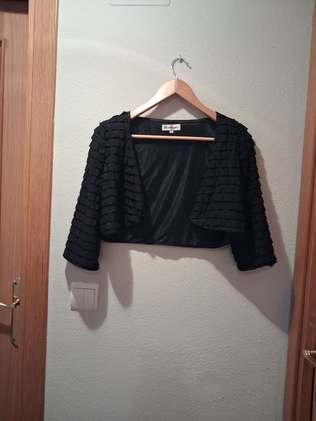 Chaqueta negra corta