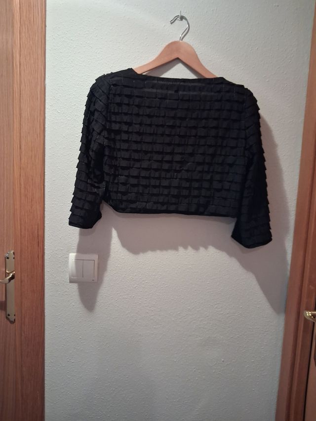 Chaqueta negra corta