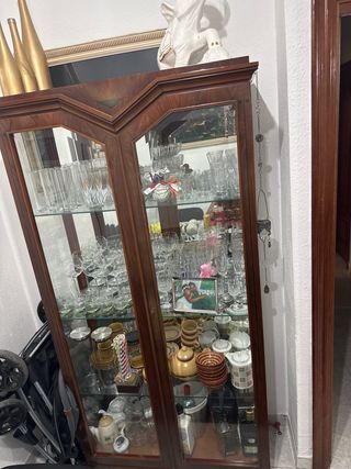 Vitrina antigua de madera y cristal negociable