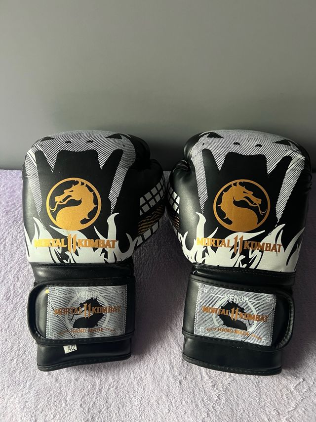 Guantes Mortal Kombat VENUM