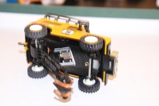 Scalextric Land Rover STS Mostaza