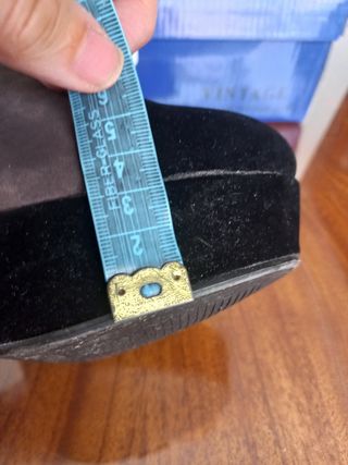Botines negros y grises de tacón alto