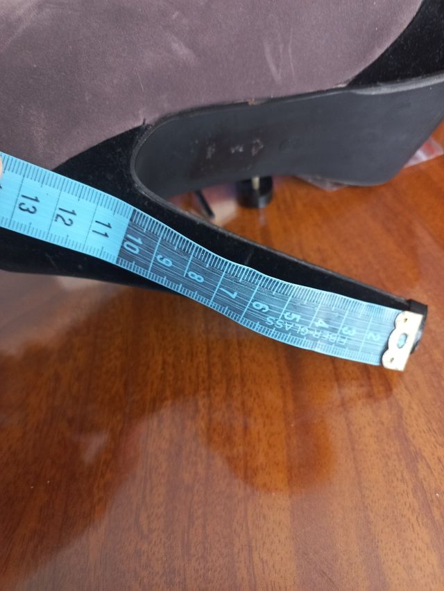 Botines negros y grises de tacón alto