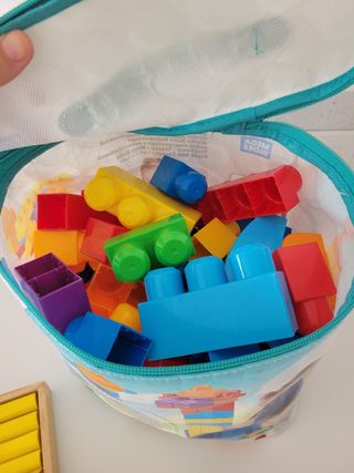 Bloques infantiles madera y plástico