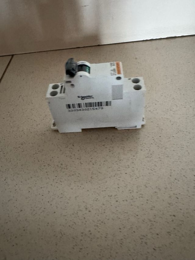 5 interruptores automáticos C16 230V