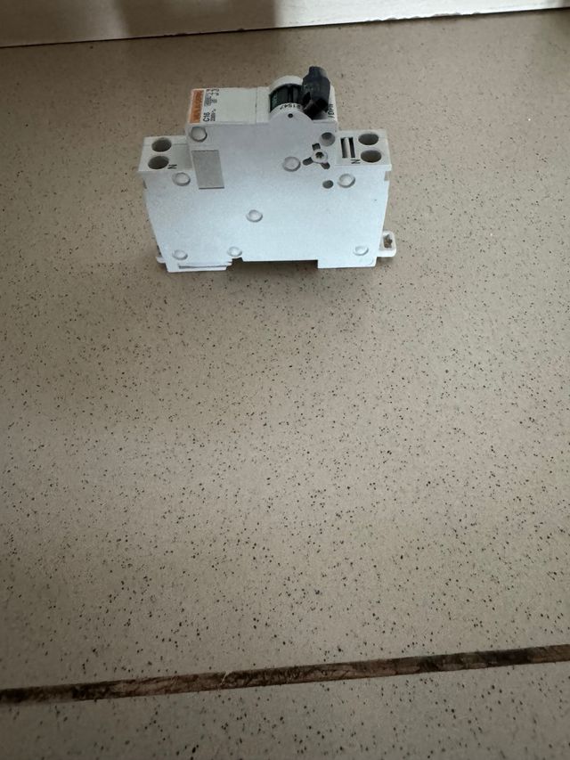 5 interruptores automáticos C16 230V