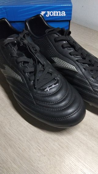 Zapatillas Joma césped.