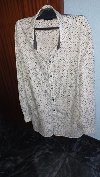 Camisa blanca estampada hombre