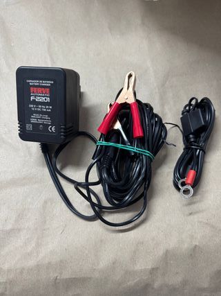cargador bateria para moto y otros vehiculos 