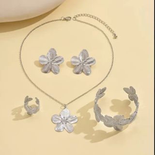 Conjunto dorado y en plateado también