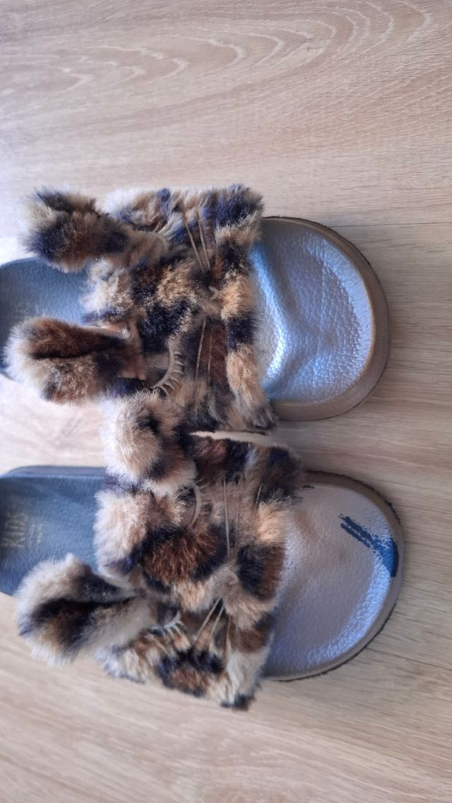 Chanclas leopardo Talla 35/36 como nuevas.