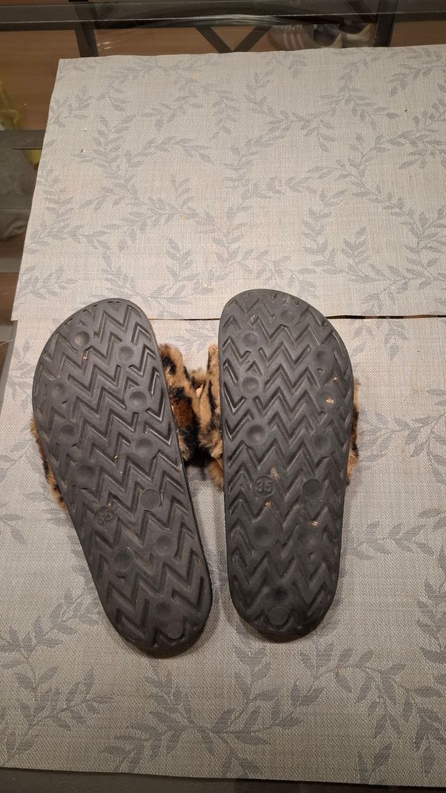 Chanclas leopardo Talla 35/36 como nuevas.