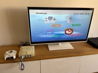 Dreamcast en caja original con 2 mandos + Extras