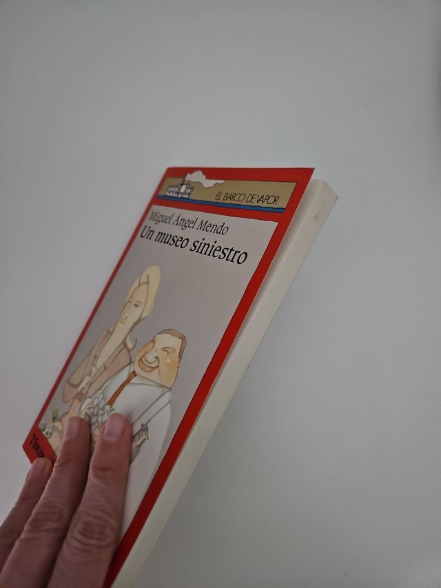 Un Museo Siniestro (Coleccion El Barco de Vapor)