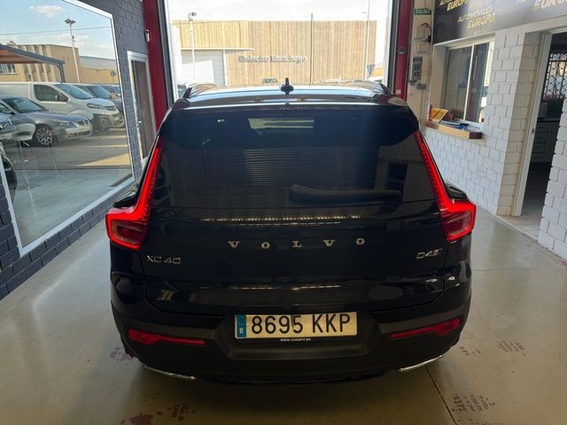 VOLVO XC40 D4 AWD R-Design Auto – ALL BLACK