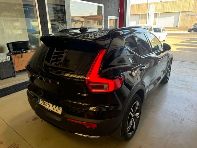 VOLVO XC40 D4 AWD R-Design Auto – ALL BLACK