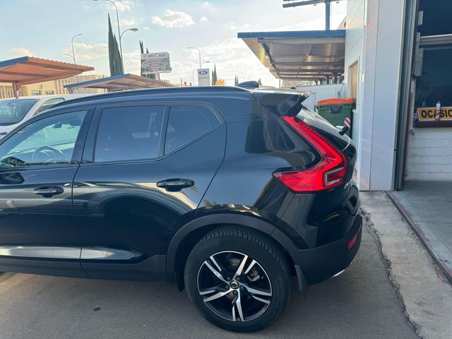 VOLVO XC40 D4 AWD R-Design Auto – ALL BLACK