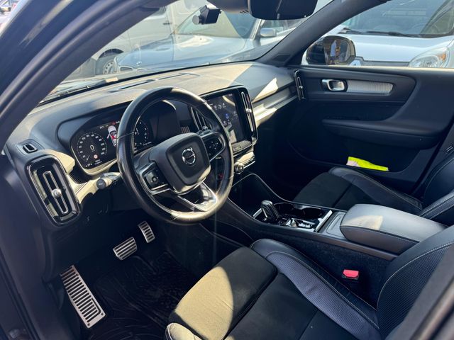 VOLVO XC40 D4 AWD R-Design Auto – ALL BLACK