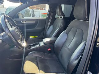 VOLVO XC40 D4 AWD R-Design Auto – ALL BLACK
