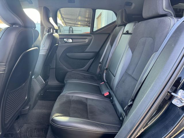 VOLVO XC40 D4 AWD R-Design Auto – ALL BLACK