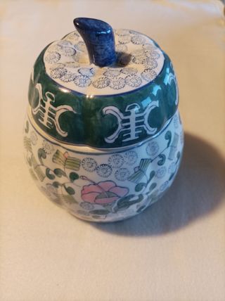 Vaso ceramica orientale con coperchio