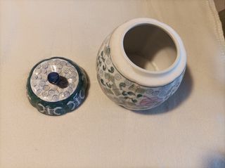 Vaso ceramica orientale con coperchio