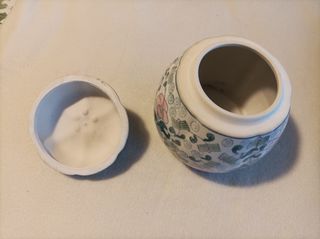 Vaso ceramica orientale con coperchio