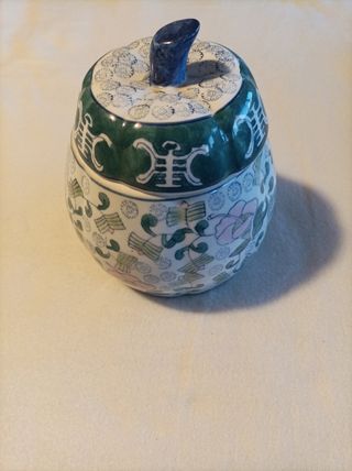 Vaso ceramica orientale con coperchio