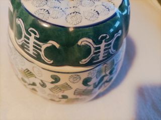 Vaso ceramica orientale con coperchio