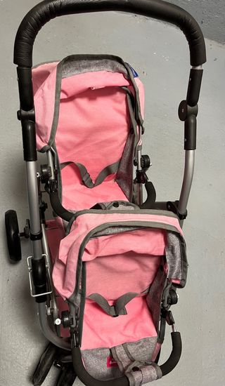 Coche gemelar muñecas Juguettos “Bebe mimitos”. 