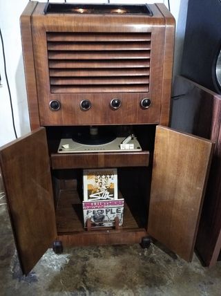 Raro radio-gira discos His Master`s Voice de 1950