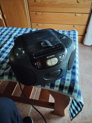 Minicadena Aiwa con radio, cassette y CD