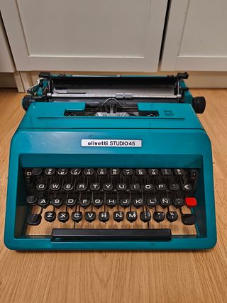 Máquina de escribir Olivetti Studio 45