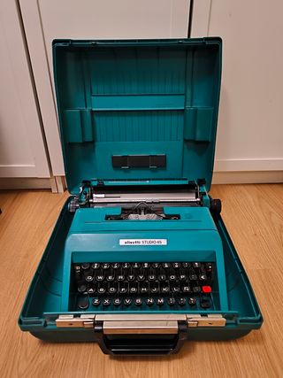 Máquina de escribir Olivetti Studio 45