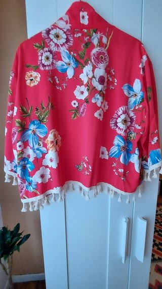 Kimono corto rojo con flores M