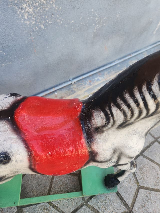 2 caballos de cartón piedra



