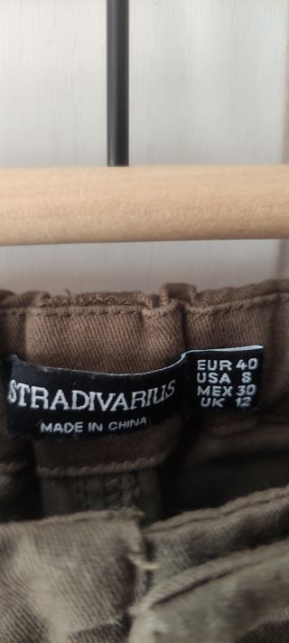 Pantalón cargo Stradivarius