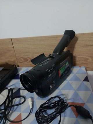 VIDEOCÁMARA PANASONIC RX70, PRÁCTICAMENTE NUEVA