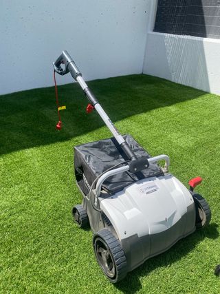 Peinadora/aspiradora cesped artificial