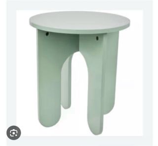 Mesa auxiliar de madera verde