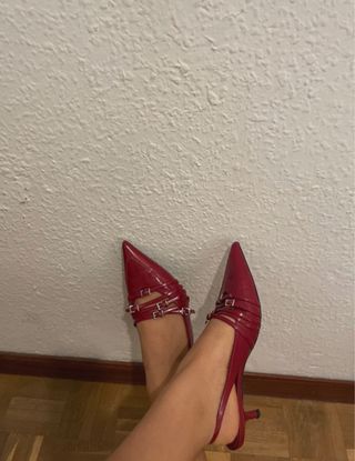 Tacones rojos stradivarius 