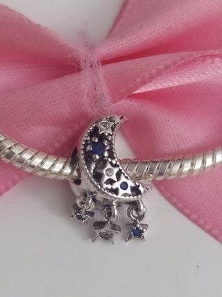 Charm Luna en  plata 925.