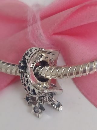Charm Luna en  plata 925.