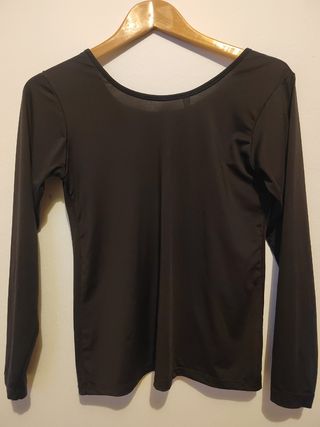 Blusa negra manga larga talla M