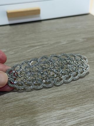 Broche cola vestido novia