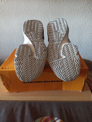 Nike LeBron witness 7