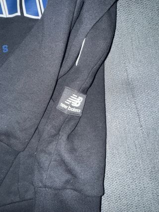 SUDADERA NEW BALANCE  TALLA 3 L COLOR NEGRO 